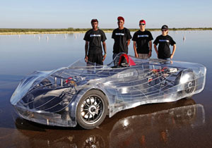 Estudiantes construyen auto eléctrico súper eficiente