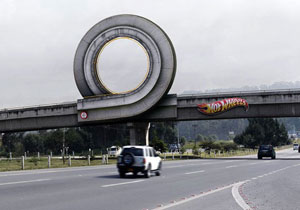 Un loop de Hot Wheels en tamaño real