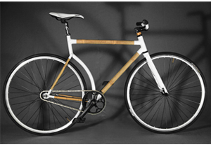 Una bicicleta hecha de bambú