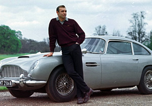 Se subastó el Aston Martin de James Bond en 4 millones de dólares