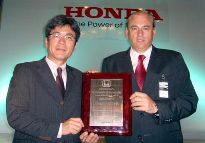 Bridgestone recibe premio por parte de Honda México