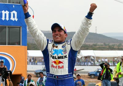 Toño Pérez gana en el coliseo romano de Nascar México