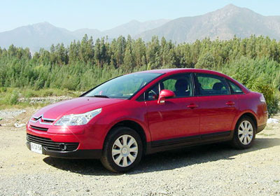 Prueba al Citroën C4 Sedán: ¡Alcanzando nuevos límites!