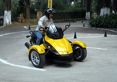 Presenta BRP la Can - Am Roadster Spyder, entre una moto y un convertible