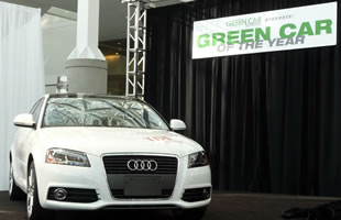Audi A3 TDI Auto Verde del Año 2010 en el Salón de Los Ángeles