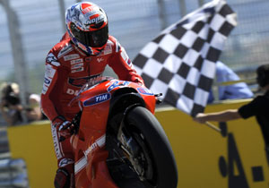 Casey Stoner se reencuentra con el triunfo en Moto GP
