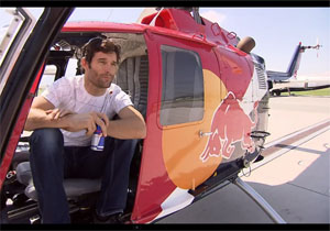 El piloto de F1 Mark Webber disfruta haciendo backflips en helicóptero