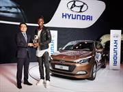 Hyundai premió en el Salón de París 2014 al futbolista Paul Pogba