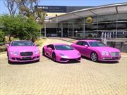 Un Lamborghini y dos Bentley rosas por una buena causa