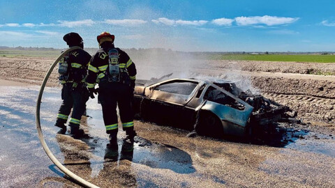 DMC DeLorean se incendia y es declarado pérdida total