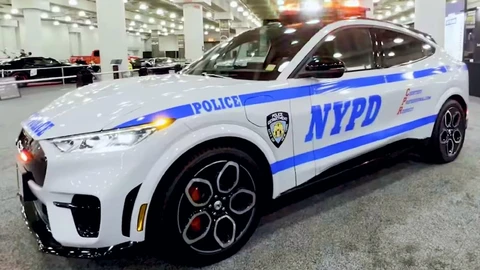 La policía de Nueva York tendrá patrullas eléctricas gracias al Ford Mustang Mach-E GT