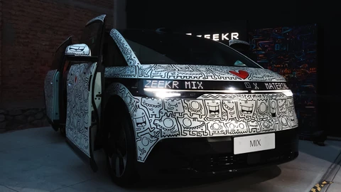 Zeekr fusiona arte contemporáneo y movilidad eléctrica en la Semana del Arte