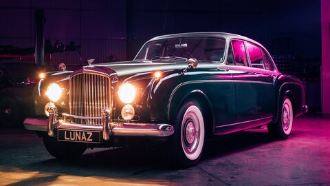 Un Bentley Continental Flying Spur de 1961 renace como auto eléctrico gracias a Lunaz
