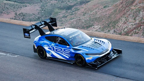 Ford Super Mustang Mach-E conquista Pikes Peak 2026