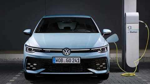 Volkswagen ajusta su estrategia y fabricará más híbridos enchufables que eléctricos