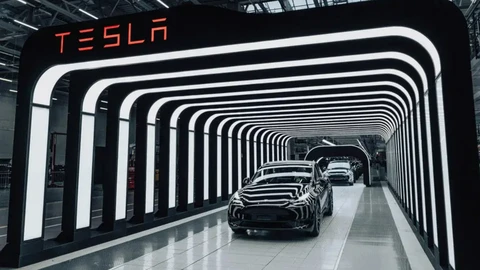 Video: la nueva fábrica de Tesla en Berlín vista desde un dron