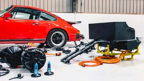 Fellten puede electrificar al Porsche 911 con un kit específico