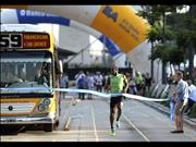 Usain Bolt estuvo en Buenos Aires y corrió contra el Metrobus