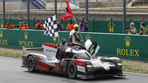 Toyota cierra el ciclo LMP1 con una tercera victoria en Le Mans
