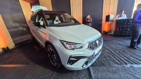 SEAT Arona suma una nueva puesta al día y reduce su gama al acabado FR