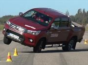 Toyota Hilux 2016 fracasa en la "prueba del alce"
