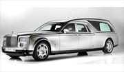 Una carroza fúnebre Rolls Royce Phantom