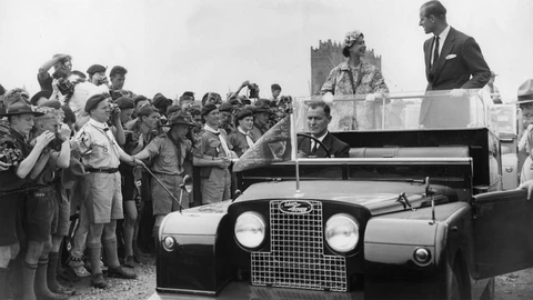 La Reina Isabel II y su colección de autos, dignos de la corona