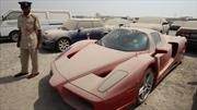 Ferrari Enzo abandonado en un lote de Dubai
