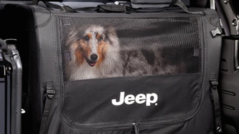 Mopar lanza en México línea de accesorios para transportar mascotas de forma segura