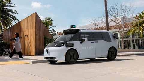 Waymo retira 3,900 robotaxis por fallas en zonas de construcción