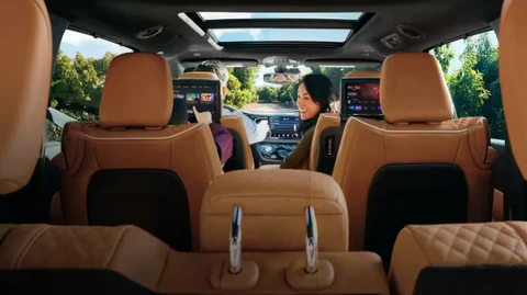 ¿Sabes cuál es el asiento más seguro cuando viajas en un auto?