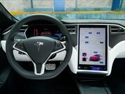 Comienza la actualización del Software 9.0 de los carros de Tesla 