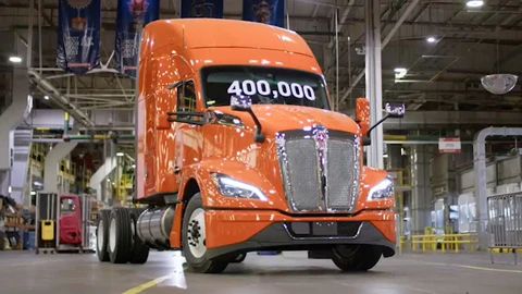 PACCAR México fabrica su unidad 400,000 en Mexicali: un Kenworth T680 con motor de gas natural