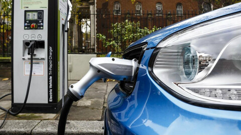 Nueva recarga ultrarrápida para autos eléctricos, en cinco minutos al 100%