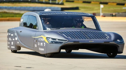 Logran hacer 1000 km en un auto eléctrico con paneles solares