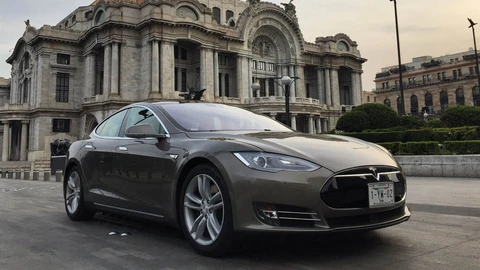 Altamente posible que Tesla fabrique autos en México