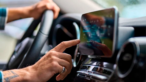 Otro estudio ratifica el peligro de las pantallas táctiles en la conducción