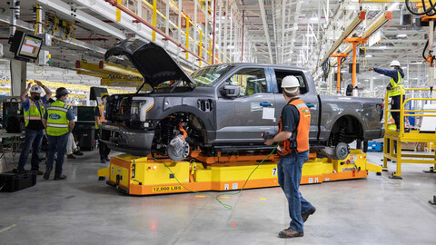 Video: Ford destinará gigantesca inversión para fabricar baterías
