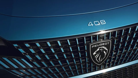 Peugeot confirma al nuevo 408, un híbrido enchufable que apunta al Renault Arkana