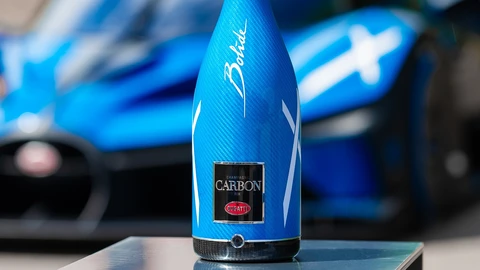 Esta botella de champagne inspirada en el Bugatti Bolide vale 6,000 pesos