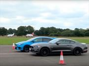 Video: Mustang GT vs Focus RS ¿cuál Ford es más rápido en el ¼ de milla?