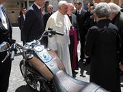 Una de las Harley Davidson del Papa Francisco fue subastada