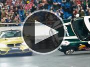 Video: Un BMW M4 driftea alrededor de un MINI en dos ruedas