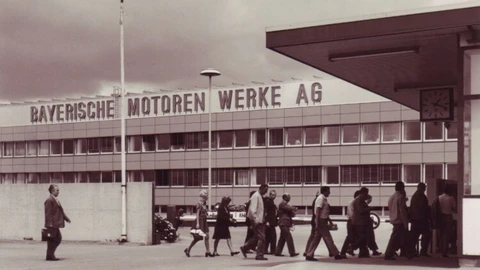 La fábrica de BMW en Dingolfing celebra 50 años de producción de automóviles.