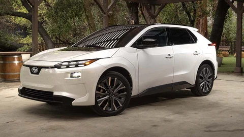 New York 2025: Subaru pone al día al Solterra con más autonomía y nuevo look