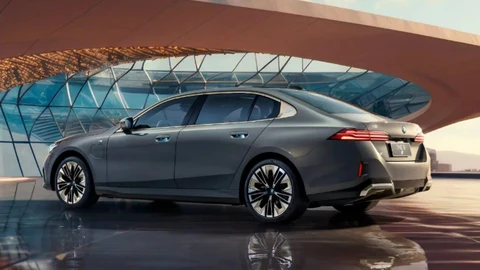 BMW lanza un Serie 5 largo pensando en China