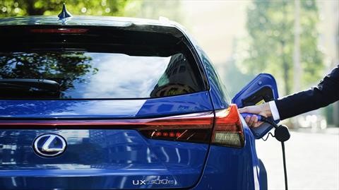 Lexus brinda una garantía de 10 años para las baterías de sus autos eléctricos