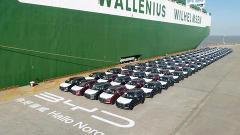 China y la Unión Europea alcanzan acuerdo sobre precios de autos eléctricos y evitan aranceles