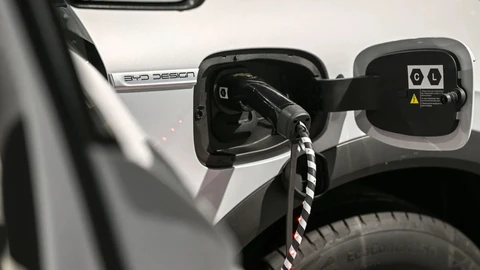 BYD destrona a Tesla como líder mundial en autos eléctricos