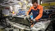 Volvo fortalece su producción de baterías para autos electrificados